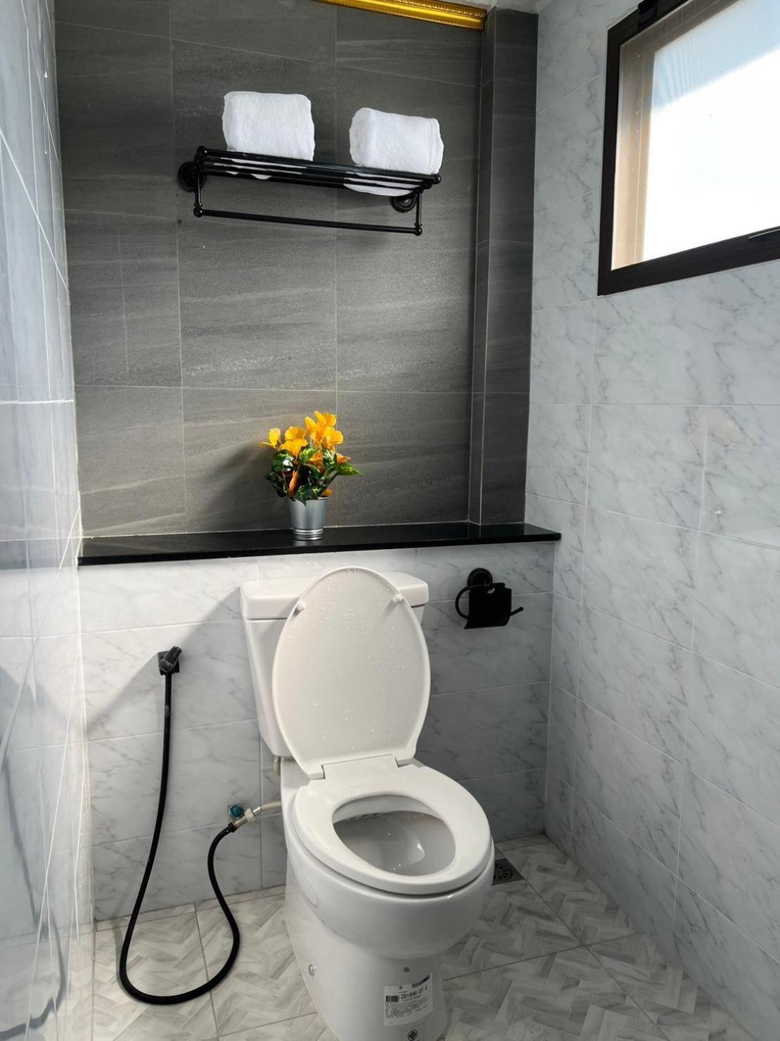 Quinstel Hostel Бангкок Экстерьер фото